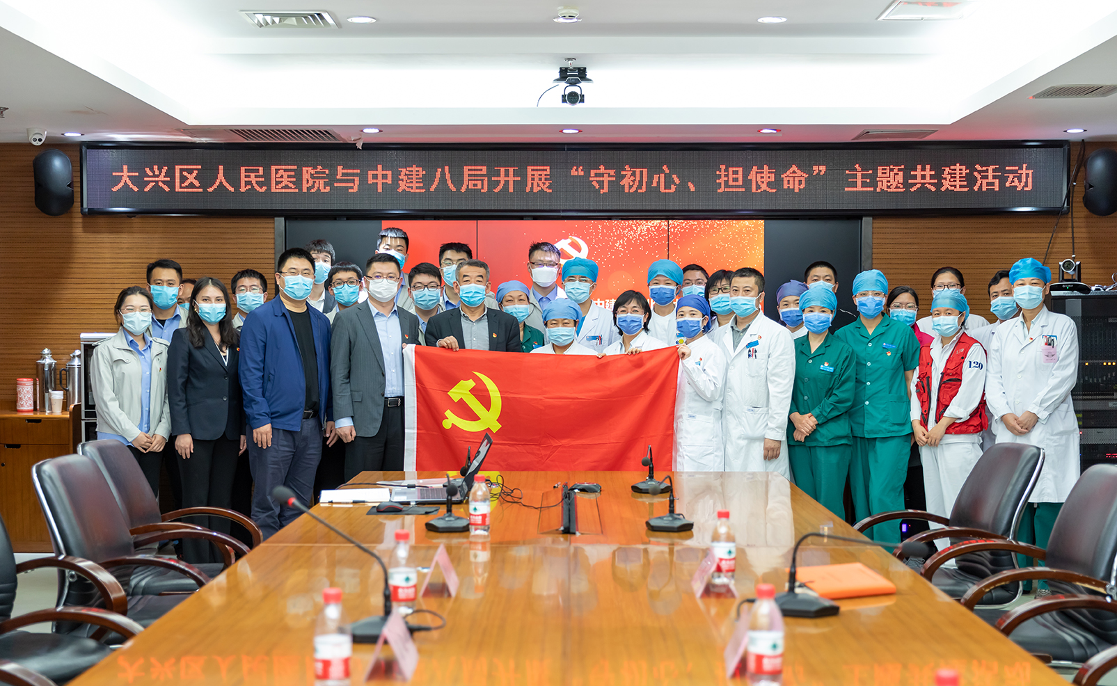 活动合影.jpg 活动合影.jpg