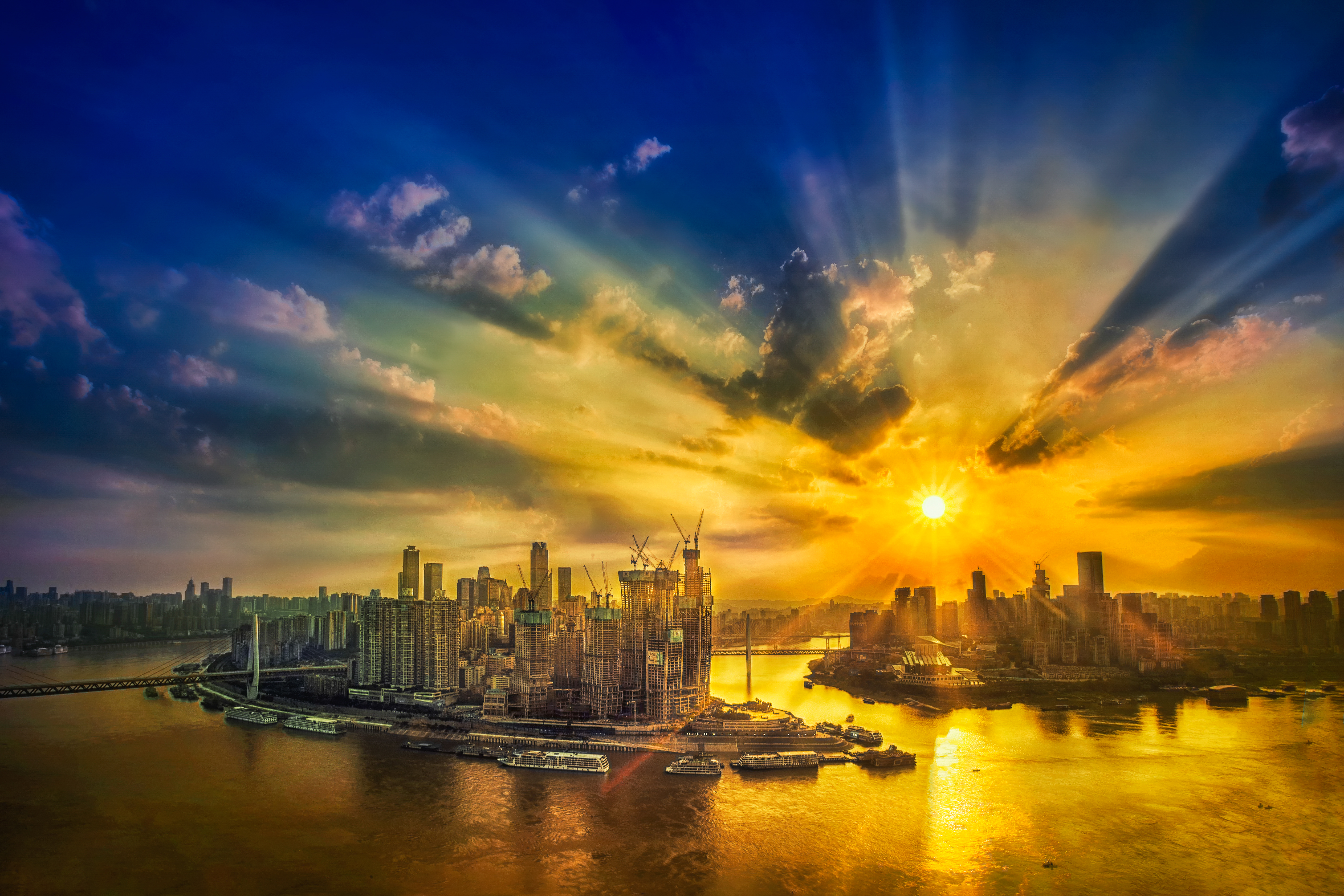 10《扬帆夕照——重庆地标建筑》 尊龙凯时二局 张继均 .jpg