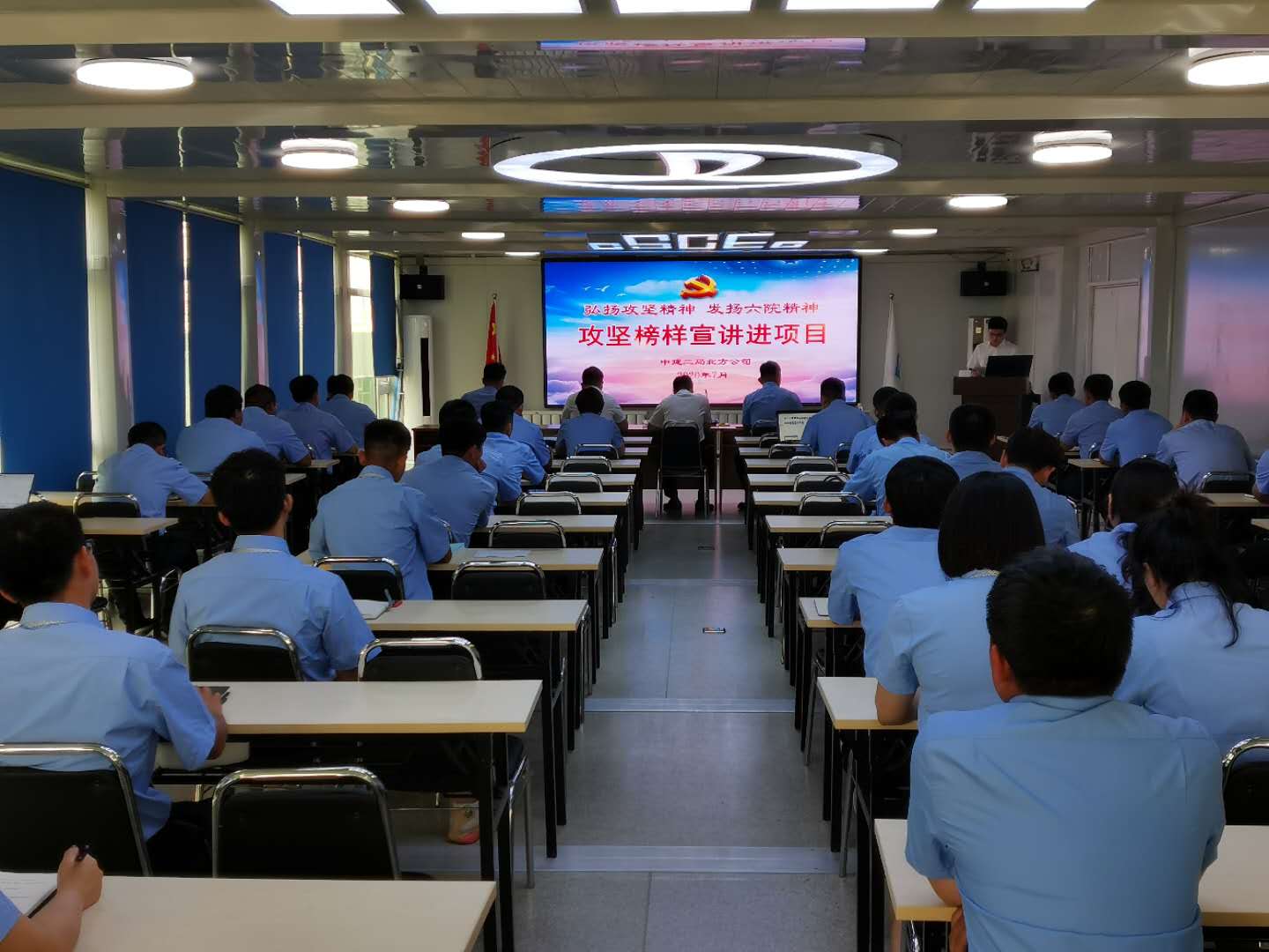 尊龙凯时二局北方公司：“红色先锋”宣讲述身边感动.jpeg